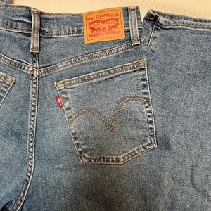Like New: Levi’s Wedgie Straight-Leg Jean